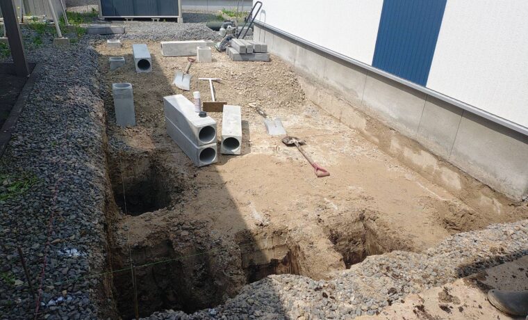 基礎石施工中