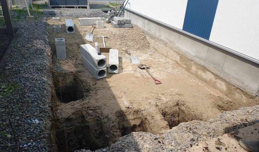 基礎石施工中